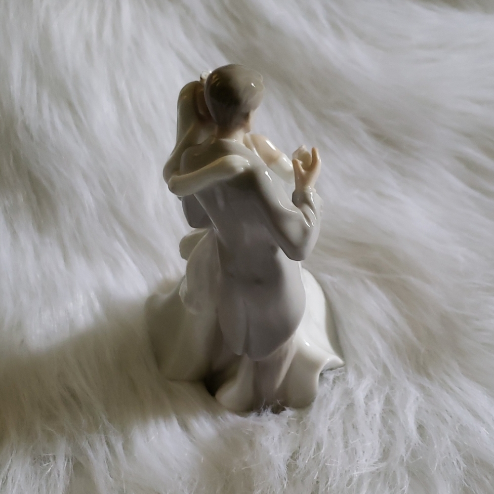 Figure - Picture 2 of 4